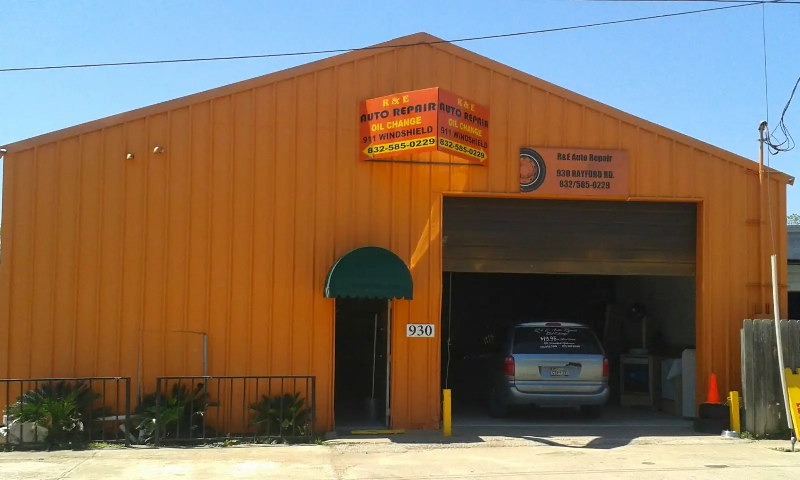 R&E Auto Repair storefront at 930 Rayford Road, Spring, TX